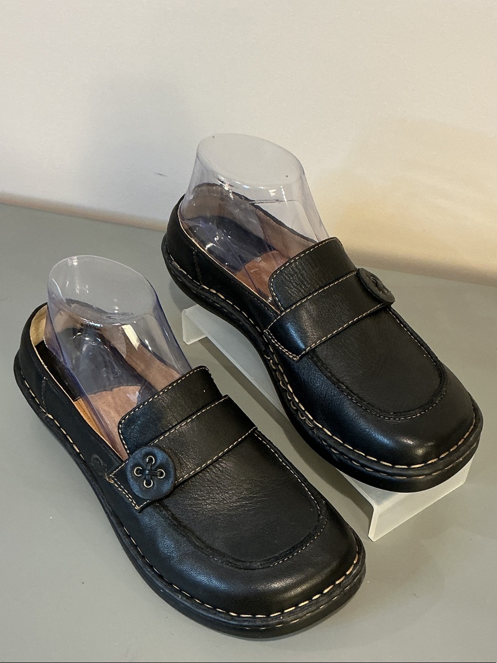 Born Black Leather Women's Slip-On Loafers with Button Accents, size 7.5
